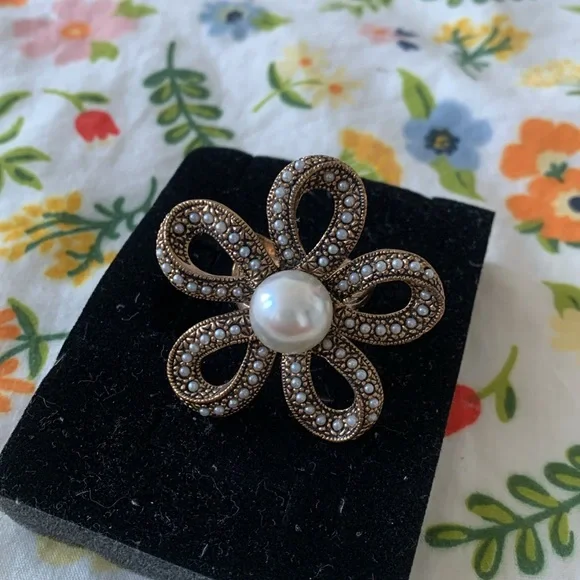 Pearl Flower Ring - Picture 3 of 4